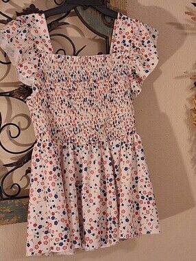 White Floral Smocked Casual Top with Ruffle Sleeves. Size Large